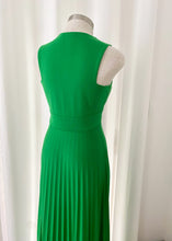 Load image into Gallery viewer, Brand: David Lawrence Circa: approx 2014 Style: evening gown, fitted bodice, pleated full length skirt Preloved: yes Colour: emerald green Fabric: 80% polyester/20% Viscose lined: no hand wash Size XS