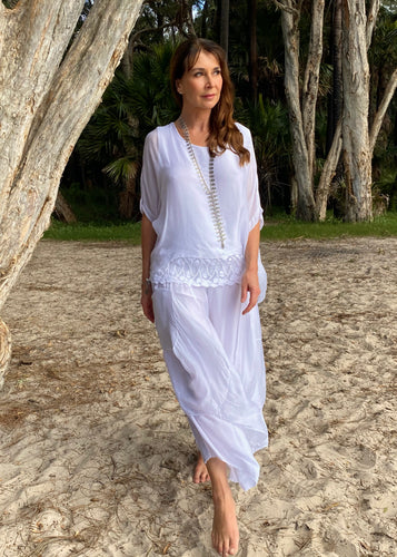 The Polly Pocket Pants are a gorgeous bohemian silk pant made from Italian silk blend.  With pockets on the sides, and a flowy silk layer over cotton lining.  Light weight and flattering, these elegant pants, are lux boho, whether you wear with heals or flat slides.