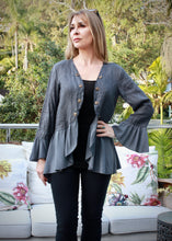Load image into Gallery viewer, The versatile Fleetwood Jacket, made from Italian linen, by Jenny Jazz. Beautiful, sophisticated women&#39;s clothing, looking good over 40.

