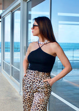 Load image into Gallery viewer, Arrow Head Necklace
