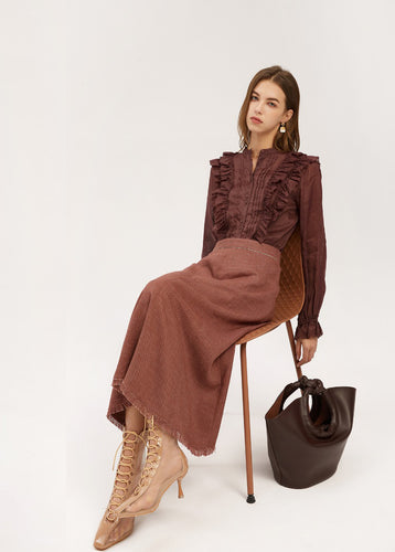 The Ada Tweed Skirt is a classic A line skirt in a beautiful Linen blend fabric, in 2 subtle earthy tones.   The Ada design cuts a flattering figure, styled with subtle tassels at the hem, this minimalistic GDS Ada skirt flares into a slight A-line silhouette that exudes timelessness. With a subtle gold thread detail at the waist, the Ada Tweed Skirt is understated sophistication