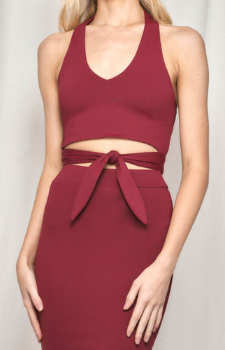 A stunning halter neck skirt and top set in a cotton/spandex stretch fabric. Slim fitting to show off all your curves, the Maxi length skirt has a slide split and a high waistband to flatter the silhouette.  The halter neck top has a tie front detail and V neckline, and offers good support.  In a gorgeous earthy plumb colour this design is very flattering and sure to turn heads.  The cotton/spandex feels comfortable and supportive.